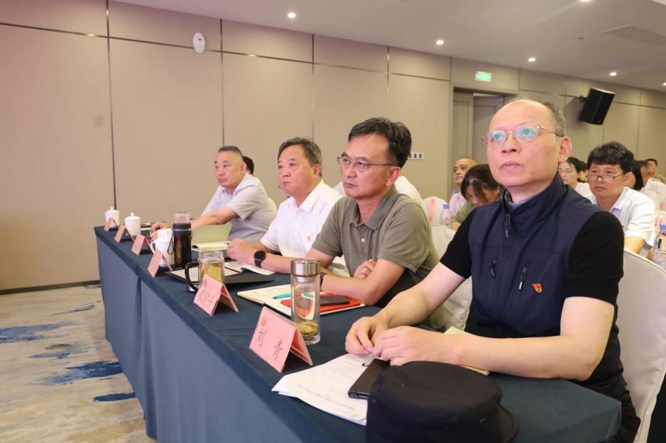 C:/Users/admin/Desktop/凝心聚力謀發(fā)展 同心奮斗譜新篇——南京市公安局國資辦黨總支、南京市保安服務(wù)有限公司黨支部聯(lián)合舉辦專題黨課/3.jpg3