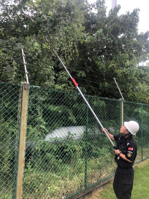 C:/Users/BA/Desktop/風(fēng)雨過后南京保安迅速行動(dòng)，恢復(fù)安“寧”面貌/2.jpg2