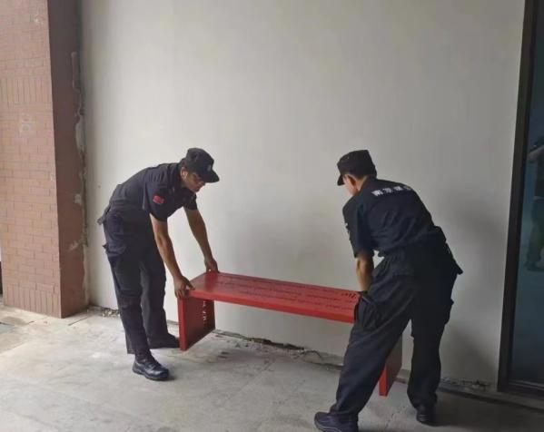 C:/Users/BA/Desktop/風(fēng)雨過后南京保安迅速行動(dòng)，恢復(fù)安“寧”面貌/6.jpg6