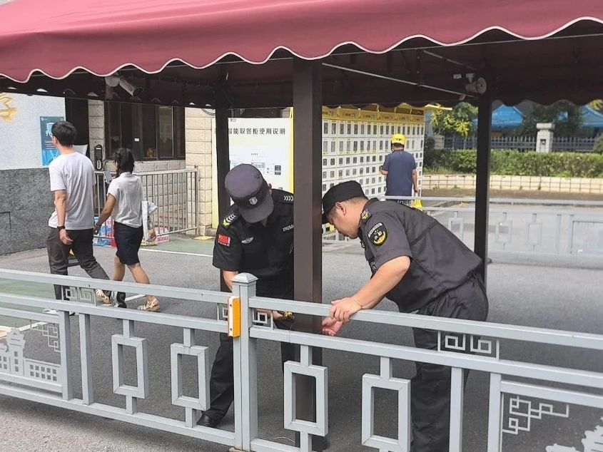 C:/Users/Administrator/Desktop/臺風(fēng)“貝碧嘉”來襲，南京保安積極應(yīng)對，“守”護萬家團圓！/4.jpg4