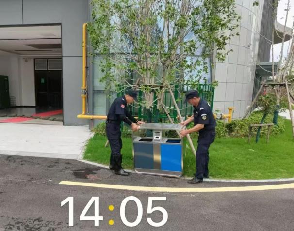 C:/Users/BA/Desktop/風(fēng)雨過后南京保安迅速行動(dòng)，恢復(fù)安“寧”面貌/4.jpg4