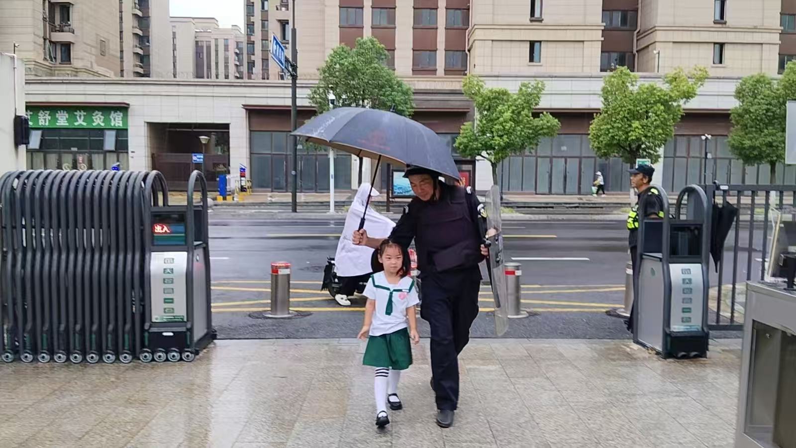 E:/25.12.10后 上傳網(wǎng)站留存/【回首2025】南京保安“五新”答卷迎接“十五五”/回首2025照片/14.jpg14