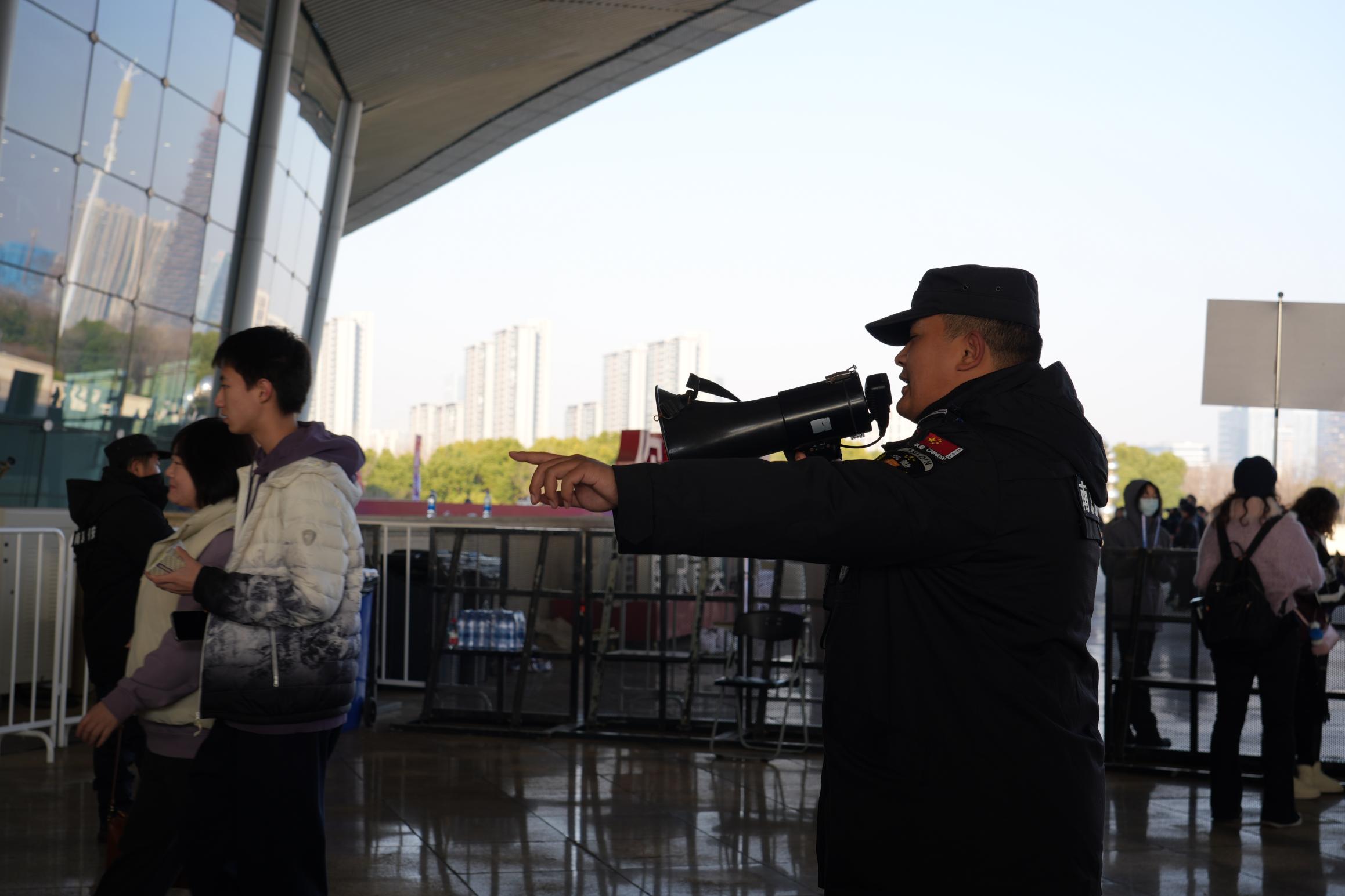 E:/25.12.10后 上傳網(wǎng)站留存/“安保鐵軍、硬核保障”2025系列報(bào)道四十一——乒超巔峰對(duì)決耀金陵 南京市保硬核護(hù)航筑平安/DSC06342.JPGDSC06342