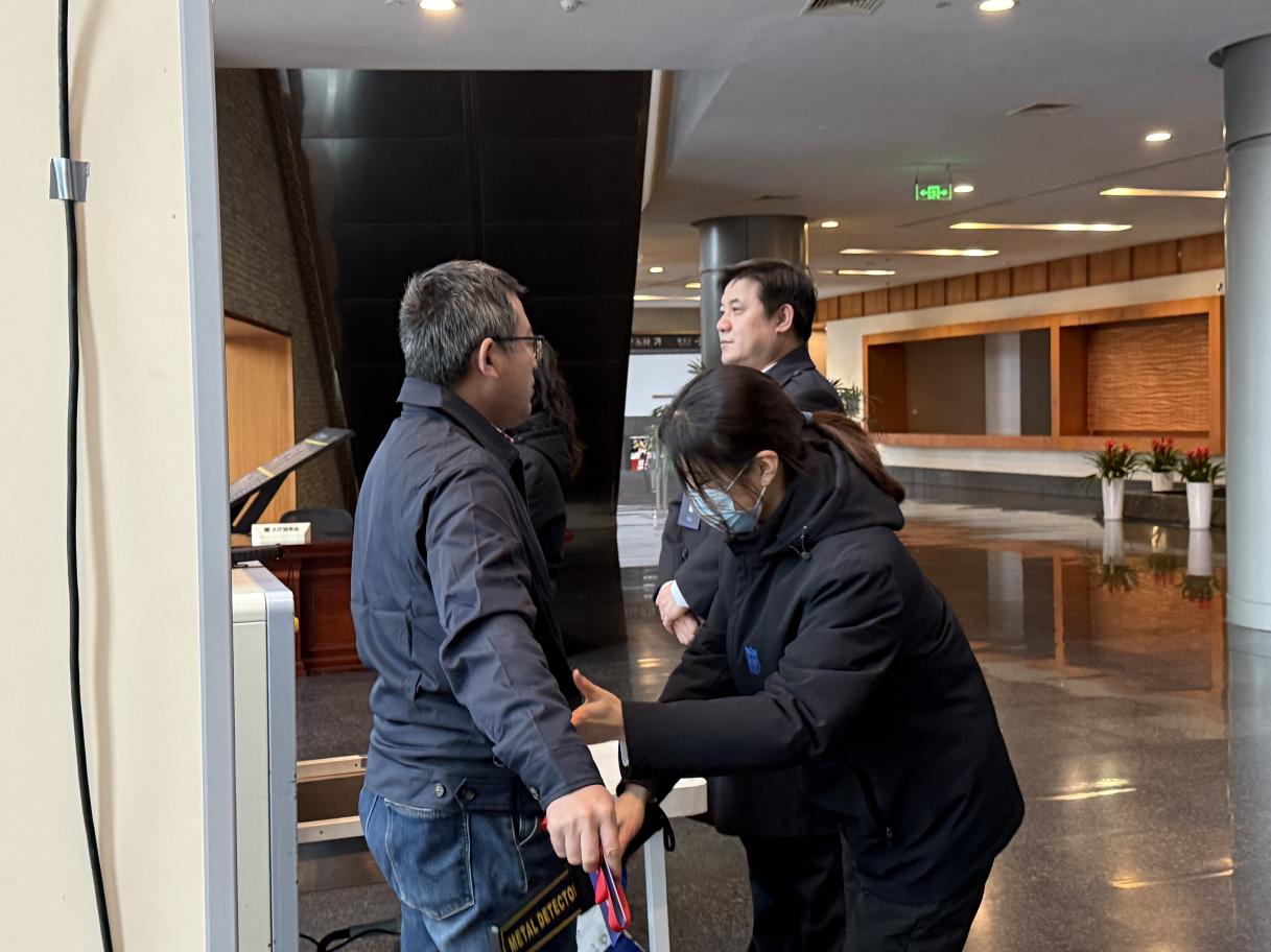 E:/25.12.10后 上傳網(wǎng)站留存/“安保鐵軍、硬核保障”2026系列報(bào)道一——科技引領(lǐng)未來(lái)，安全護(hù)航盛會(huì)/照片/79854b95b5929b8d99e14dd1fe9a271f.jpg79854b95b5929b8d99e14dd1fe9a271f