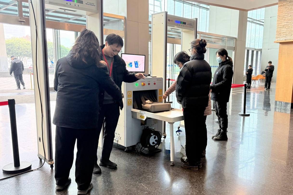 E:/25.12.10后 上傳網(wǎng)站留存/“安保鐵軍、硬核保障”2026系列報(bào)道一——科技引領(lǐng)未來(lái)，安全護(hù)航盛會(huì)/照片/5212ea35a8b77386cbea49d69a720cf7.jpg5212ea35a8b77386cbea49d69a720cf7